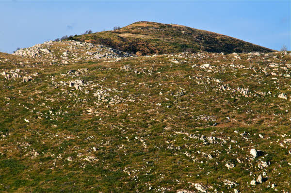 East-view of Lykaion thrust fault, placing dark on light.