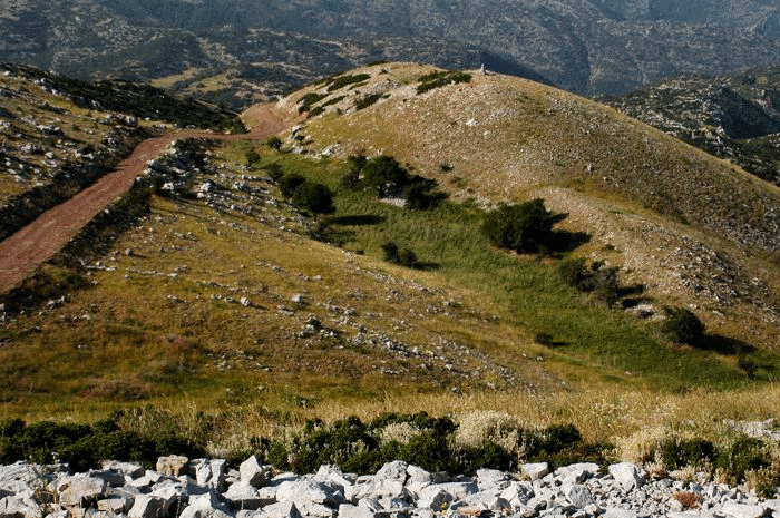 Landscape expressions of Grassline fault.