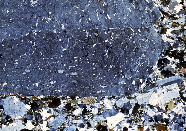 Crystallographically arranged inclusions in K-feldspar